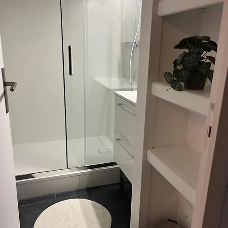 4 Pers. Balcon & Parking - & Commerces Appartement *