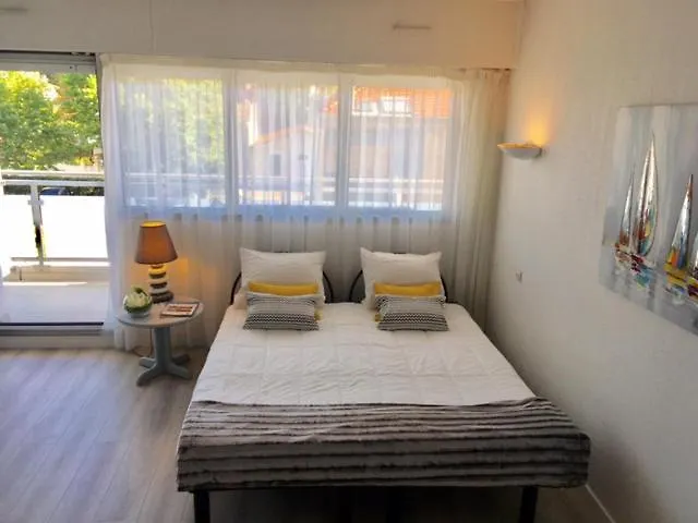 4 Pers. Balcon & Parking - & Commerces * ארסשון