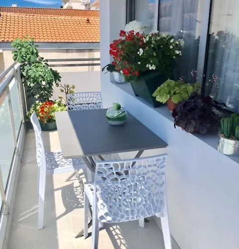 4 Pers. Balcon & Parking - & Commerces דירה *