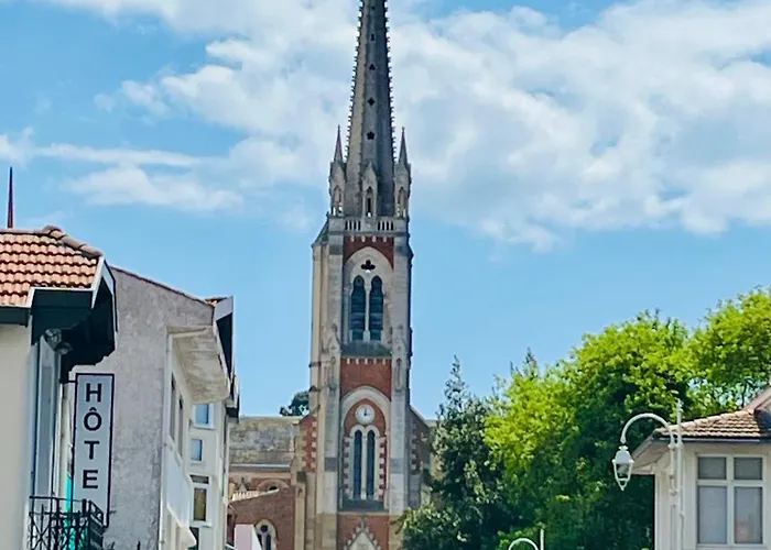 4 Pers. Balcon & Parking - & Commerces * ארסשון