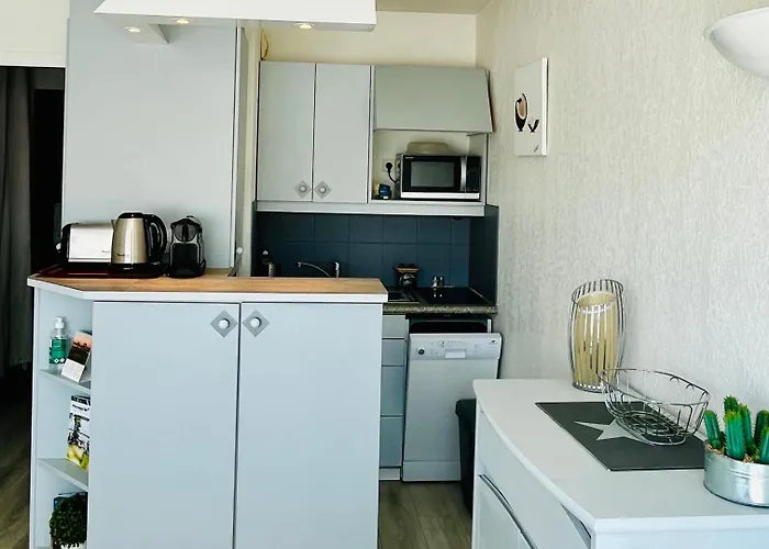 4 Pers. Balcon & Parking - & Commerces דירה