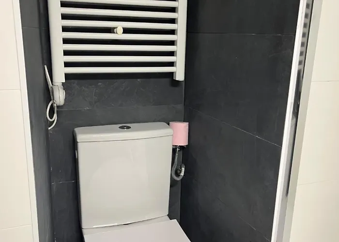 4 Pers. Balcon & Parking - & Commerces דירה