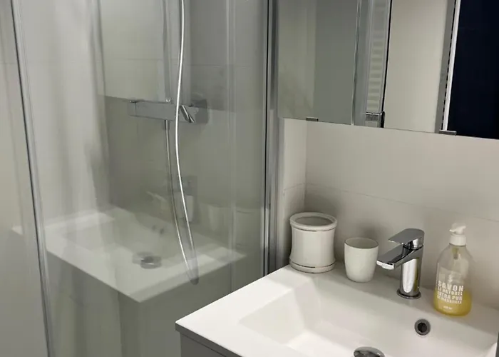 דירה 4 Pers. Balcon & Parking - & Commerces