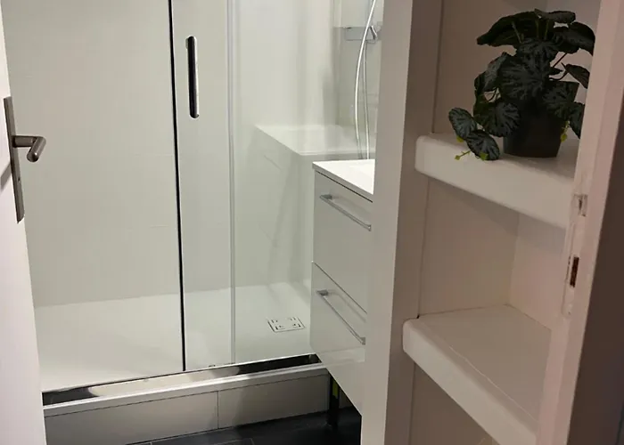 4 Pers. Balcon & Parking - & Commerces דירה *